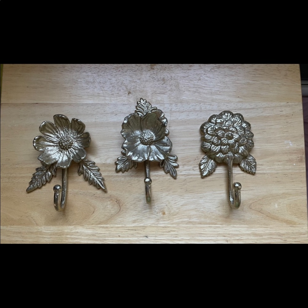 Decorative flower hooks